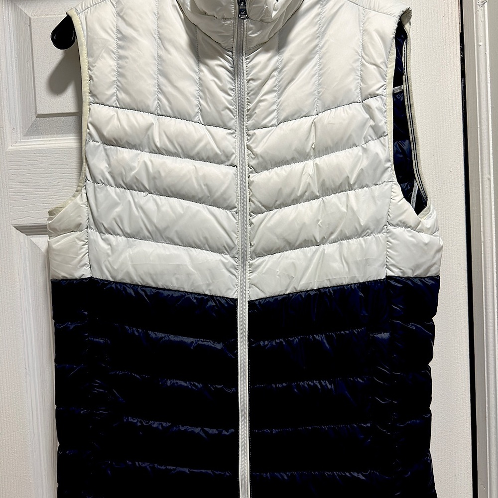 men’s winter vest Michel kors white and black size small slightly use